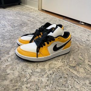 Women’s Jordan 1 Low Laser Orange 7 1/2